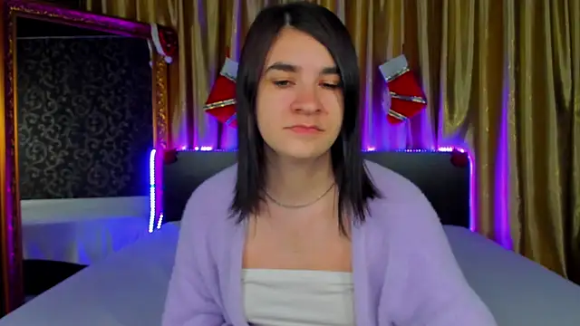 Snapshot of _Polly_Love_ chatting on 12-15-25, 01:15 Polly Love online show from 12-15-25, 01:15