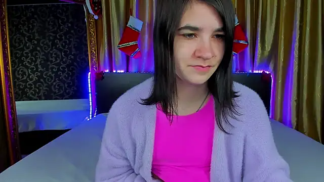 Snapshot of _Polly_Love_ chatting on 12-17-25, 07:14 Polly Love online show from 12-17-25, 07:14