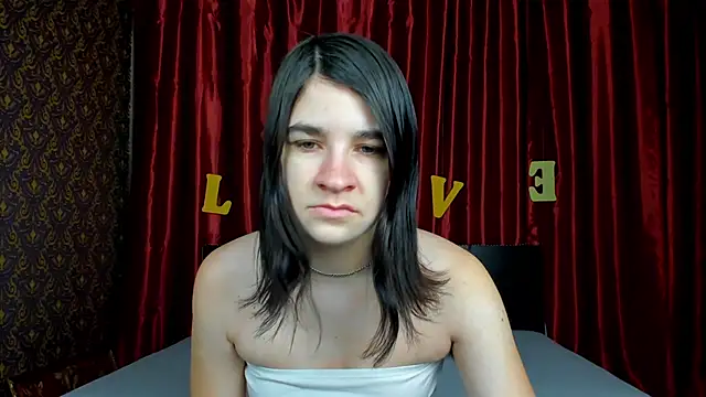 Snapshot of _Polly_Love_ chatting on 02-14-26, 07:05 Polly Love online show from 02-14-26, 07:05