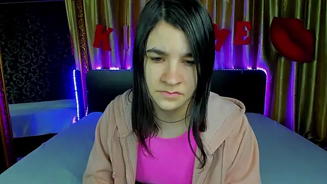 Snapshot of _Polly_Love_ chatting on 02-17-26, 07:05 Polly Love online show from 02-17-26, 07:05