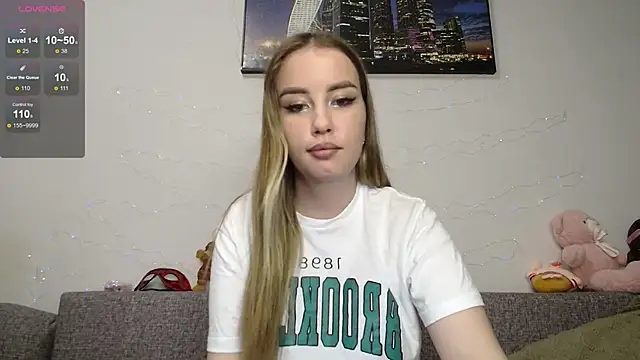 Snapshot of sweet_girl_Vr chatting on 12-16-24, 11:55 sweet girl Vr online show from 12-16-24, 11:55