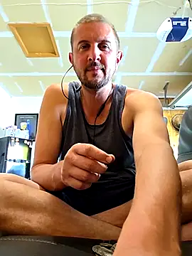 MrMechanic38 online show from 08-08-26, 12:13