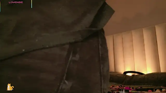 Snapshot of Megan_mooree_ chatting on 10-11-25, 12:36 Megan mooree online show from 10-11-25, 12:36