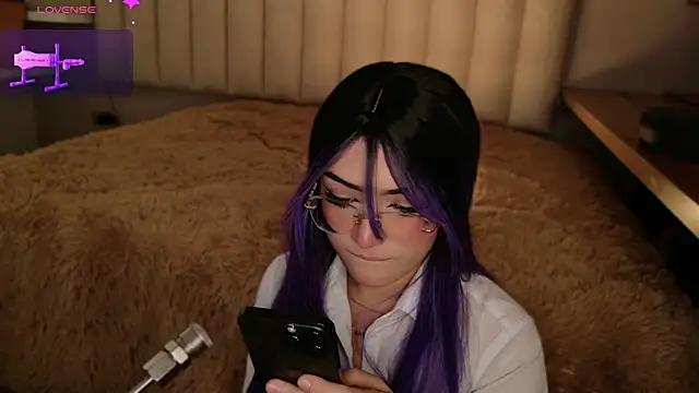 Snapshot of Megan_mooree_ chatting on 10-22-25, 01:44 Megan mooree online show from 10-22-25, 01:44