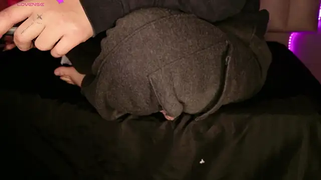 Snapshot of Megan_mooree_ chatting on 11-06-25, 01:01 Megan mooree online show from 11-06-25, 01:01