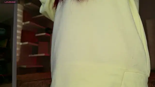 Snapshot of Megan_mooree_ chatting on 12-20-25, 12:12 Megan mooree online show from 12-20-25, 12:12