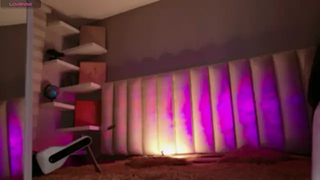 Snapshot of Megan_mooree_ chatting on 01-13-26, 12:10 Megan mooree online show from 01-13-26, 12:10