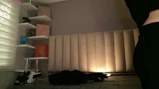 Snapshot of Megan_mooree_ chatting on 02-10-26, 12:53 Megan mooree online show from 02-10-26, 12:53