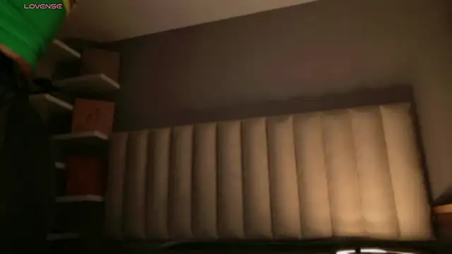 Snapshot of Megan_mooree_ chatting on 03-11-26, 12:44 Megan mooree online show from 03-11-26, 12:44