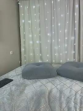 Snapshot of Vika_Gray chatting on 02-19-26, 04:03 Vika Gray online show from 02-19-26, 04:03