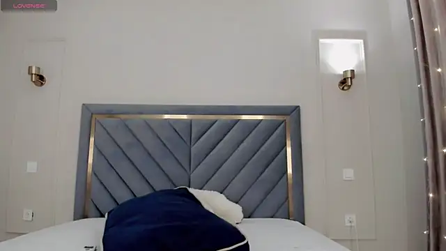 Snapshot of oxxx_me chatting on 02-16-25, 02:09 oxxx me online show from 02-16-25, 02:09