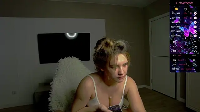 Holly Molii online show from 10-30-25, 04:14