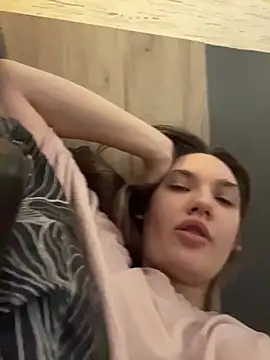 Holly Molii online show from 05-01-26, 01:21