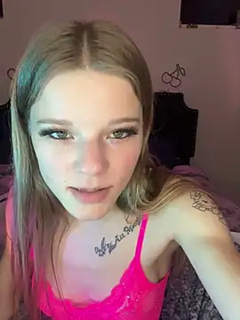 Snapshot of foxy_ana13 chatting on 01-19-25, 06:53 foxy ana13 online show from 01-19-25, 06:53