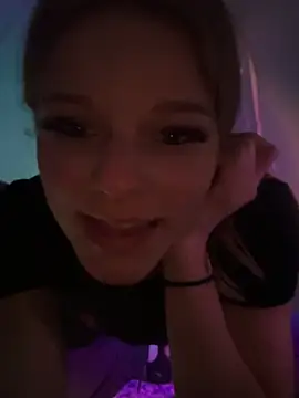 Snapshot of foxy_ana13 chatting on 01-19-25, 10:39 foxy ana13 online show from 01-19-25, 10:39