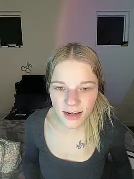 Snapshot of foxy_ana13 chatting on 01-23-25, 04:19 foxy ana13 online show from 01-23-25, 04:19