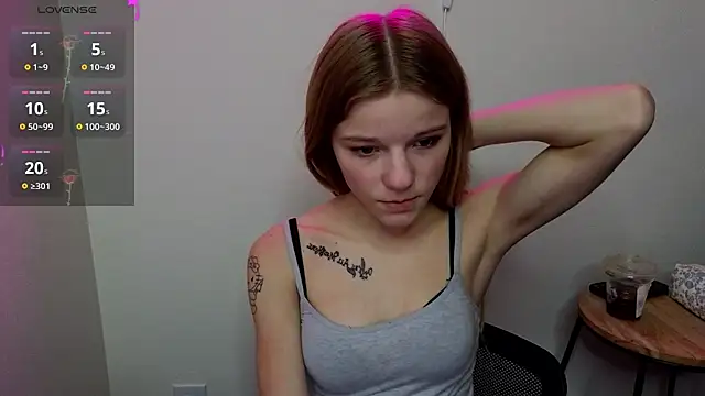 Snapshot of foxy_ana13 chatting on 01-28-25, 03:04 foxy ana13 online show from 01-28-25, 03:04