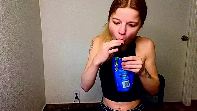 Snapshot of foxy_ana13 chatting on 02-21-25, 08:16 foxy ana13 online show from 02-21-25, 08:16