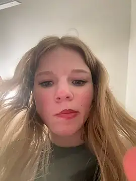 Snapshot of foxy_ana13 chatting on 03-19-25, 06:24 foxy ana13 online show from 03-19-25, 06:24