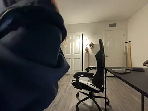 Snapshot of foxy_ana13 chatting on 11-13-25, 04:55 foxy ana13 online show from 11-13-25, 04:55