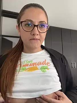 Snapshot of Shianrose chatting on 02-21-25, 03:21 Shianrose online show from 02-21-25, 03:21