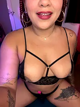 Snapshot of EmmaHot chatting on 09-26-25, 12:31 EmmaHot online show from 09-26-25, 12:31