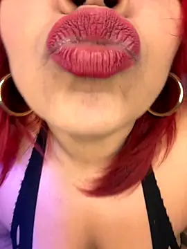 Snapshot of EmmaHot chatting on 10-22-25, 11:54 EmmaHot online show from 10-22-25, 11:54