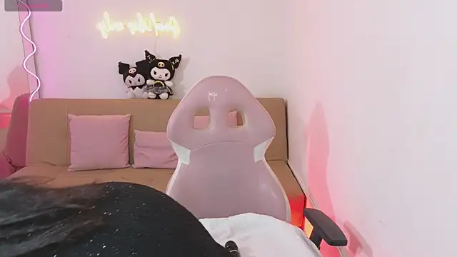 Snapshot of hina_tay chatting on 02-15-25, 04:36 hina tay online show from 02-15-25, 04:36