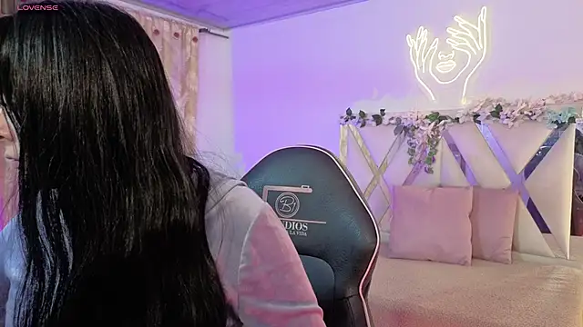 hina tay online show from 04-22-26, 03:20