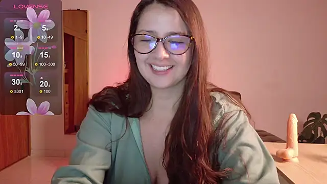 Snapshot of Rachel_t_ chatting on 02-11-25, 12:49 Rachel t online show from 02-11-25, 12:49