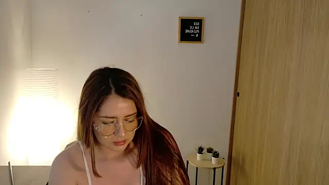 Snapshot of Rachel_t_ chatting on 10-15-25, 09:15 Rachel t online show from 10-15-25, 09:15