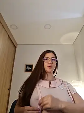 Snapshot of Rachel_t_ chatting on 10-18-25, 04:52 Rachel t online show from 10-18-25, 04:52