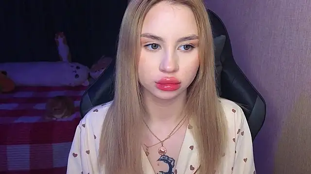 Snapshot of doll_barbieee chatting on 02-20-25, 07:41 doll barbieee online show from 02-20-25, 07:41