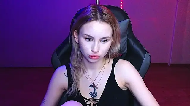 Snapshot of doll_barbieee chatting on 02-28-25, 09:33 doll barbieee online show from 02-28-25, 09:33