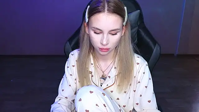 Snapshot of doll_barbieee chatting on 03-01-25, 10:21 doll barbieee online show from 03-01-25, 10:21