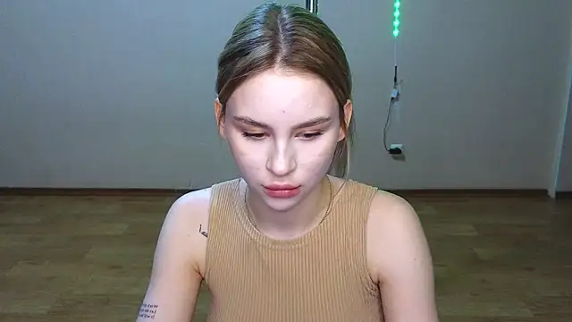 Snapshot of doll_barbieee chatting on 03-13-25, 06:56 doll barbieee online show from 03-13-25, 06:56