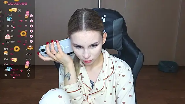 Snapshot of doll_barbieee chatting on 03-18-25, 01:21 doll barbieee online show from 03-18-25, 01:21