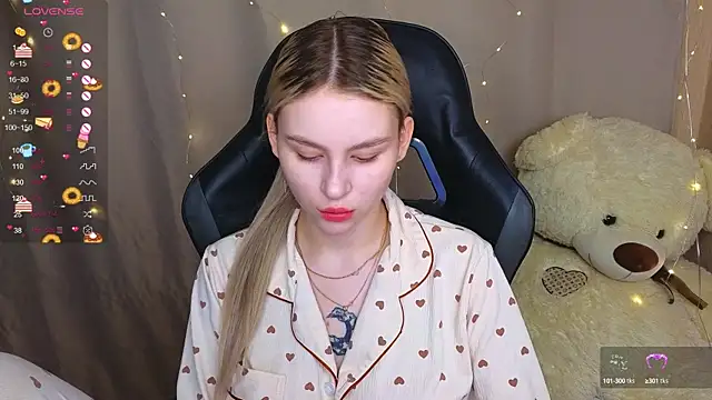 Snapshot of doll_barbieee chatting on 09-18-25, 04:25 doll barbieee online show from 09-18-25, 04:25