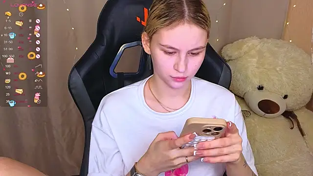 Snapshot of doll_barbieee chatting on 09-24-25, 06:44 doll barbieee online show from 09-24-25, 06:44