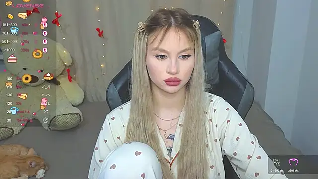 Snapshot of doll_barbieee chatting on 11-21-25, 05:11 doll barbieee online show from 11-21-25, 05:11