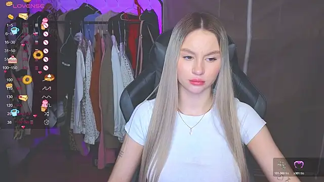 Snapshot of doll_barbieee chatting on 11-29-25, 12:35 doll barbieee online show from 11-29-25, 12:35