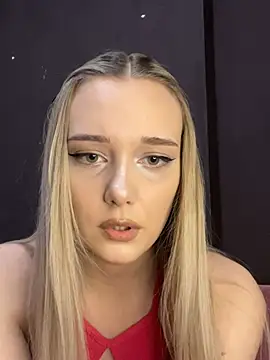 Snapshot of Alisa_Rise chatting on 12-28-24, 08:25 Alisa Rise online show from 12-28-24, 08:25