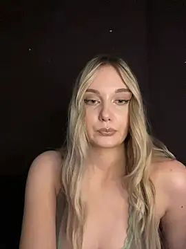 Snapshot of Alisa_Rise chatting on 01-26-25, 03:38 Alisa Rise online show from 01-26-25, 03:38