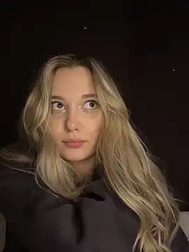 Snapshot of Alisa_Rise chatting on 02-13-25, 02:01 Alisa Rise online show from 02-13-25, 02:01