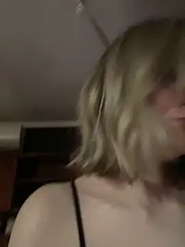 Snapshot of Alisa_Rise chatting on 03-08-25, 05:17 Alisa Rise online show from 03-08-25, 05:17