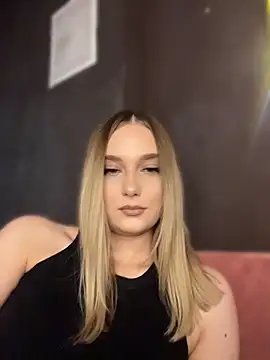 Snapshot of Alisa_Rise chatting on 06-20-26, 08:33 Alisa Rise online show from 06-20-26, 08:33