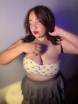 Snapshot of alexxaa96 chatting on 05-18-26, 03:35 alexxaa96 online show from 05-18-26, 03:35