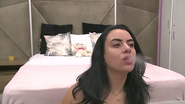 ElyzaIbarra online show from 10-09-25, 05:05