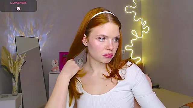 Snapshot of Red__Candy chatting on 03-06-25, 03:35 Red Candy online show from 03-06-25, 03:35