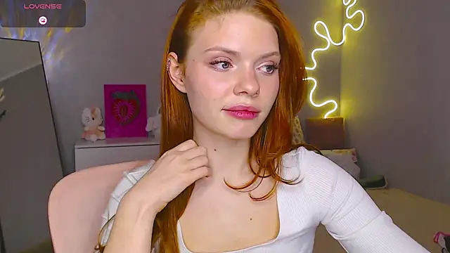 Snapshot of Red__Candy chatting on 03-06-25, 06:37 Red Candy online show from 03-06-25, 06:37